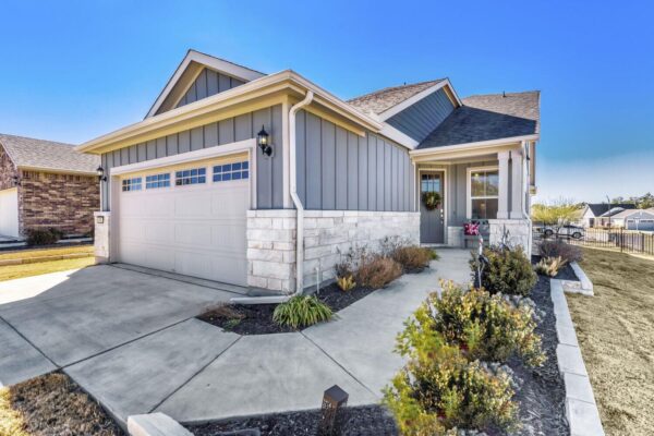 815 Saratoga Ln, Georgetown
