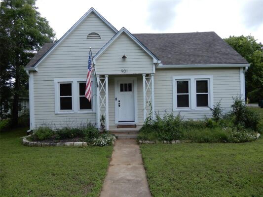 901 N Main St, Elgin