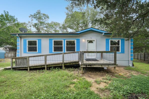 139 Meadow Creek Dr, Bastrop