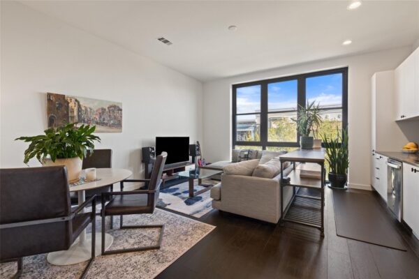 800 Embassy Dr #314, Austin