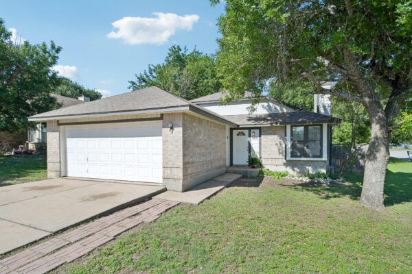 1801 Twisted Oak Dr, Leander