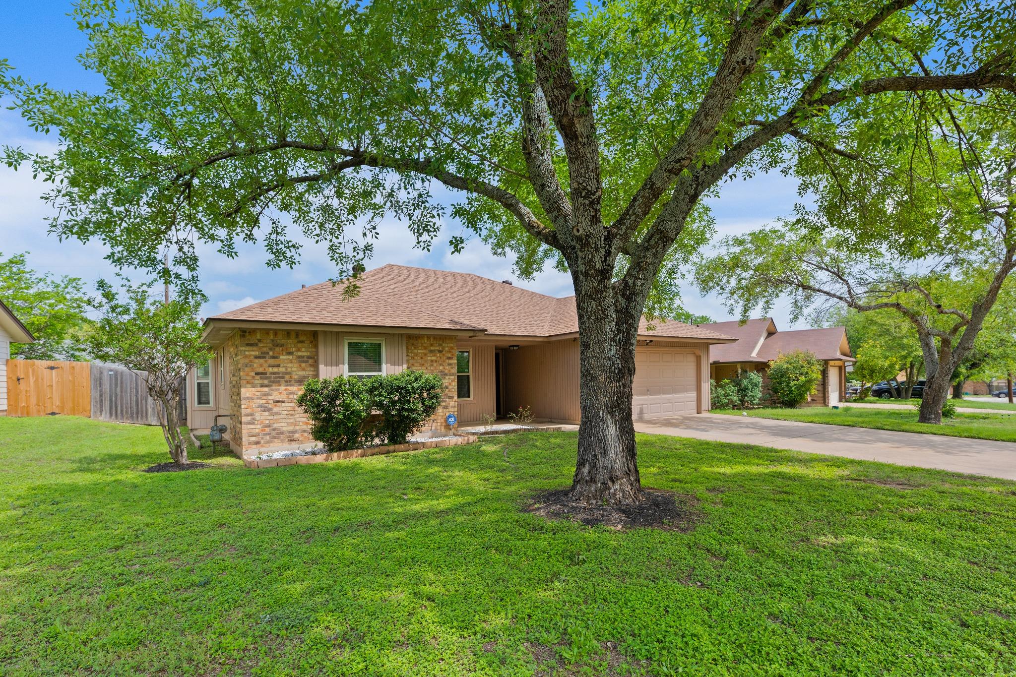 1006 Cresswell Dr, Pflugerville, TX 78660
