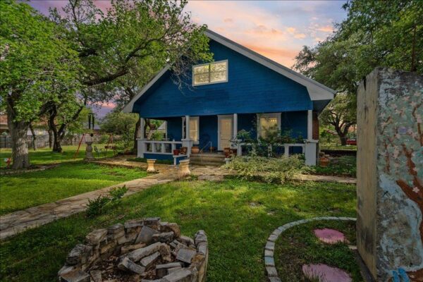 316 Mesquite St, Bertram