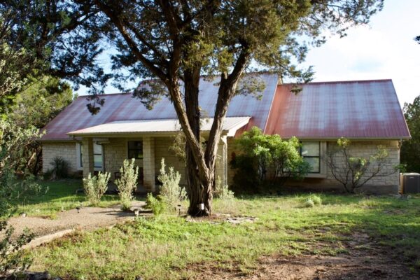 555 Hillsedge Rd, Wimberley