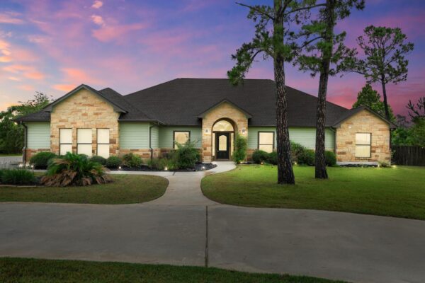 104 Woodland Ct, Bastrop