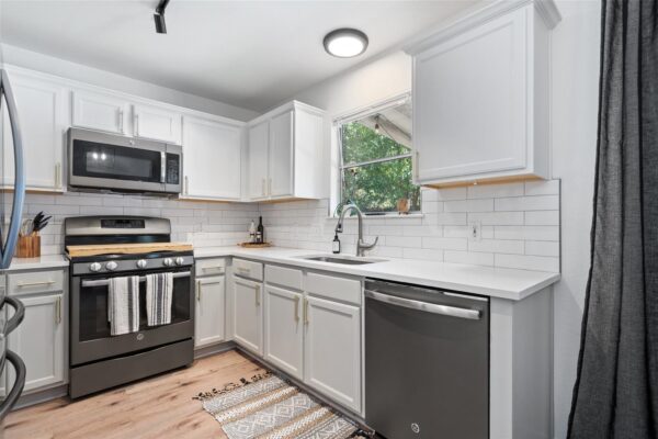 109 Wisteria Dr, Georgetown