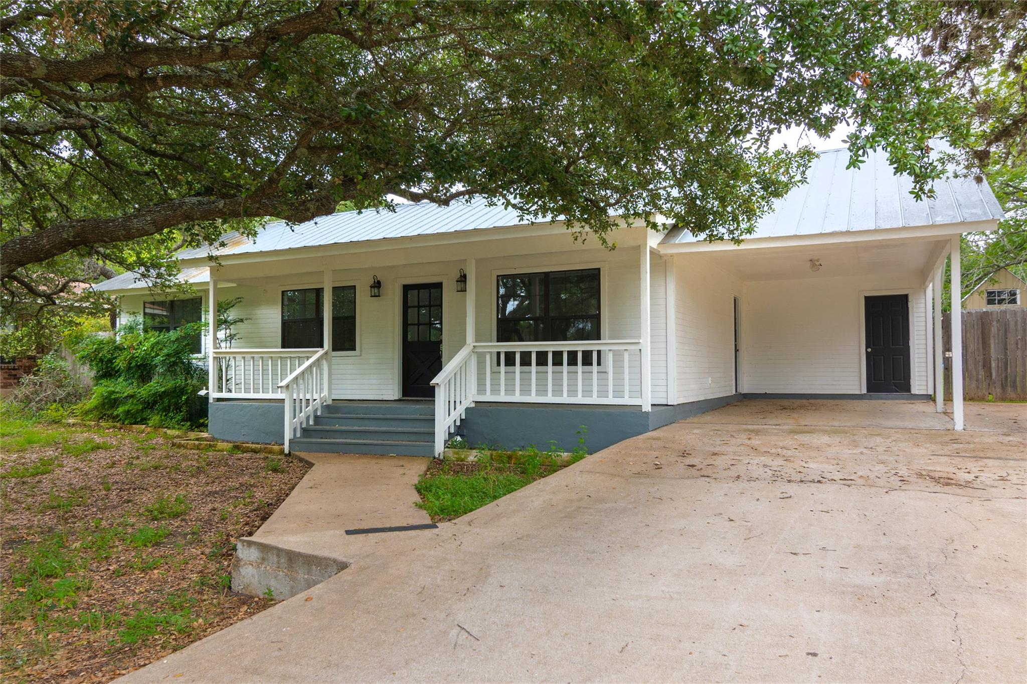 1400 Lazy Creek Ln, Blanco, TX 78606