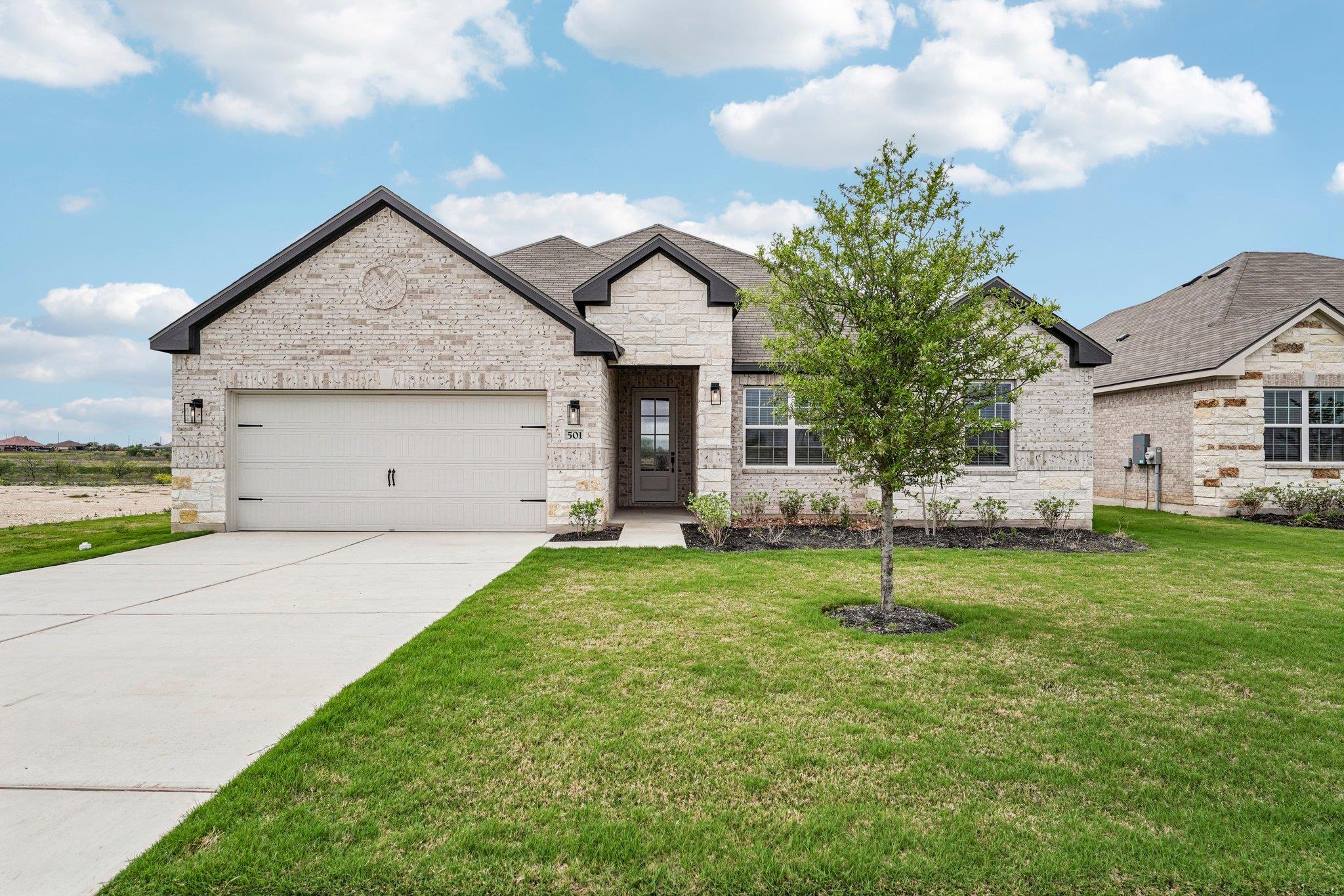501 West Luna Blue Ln, Jarrell, TX 76537