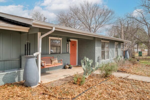 1233 Orange St, Lockhart