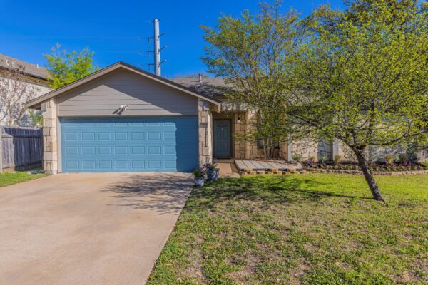 2402 Susan Ln, Leander