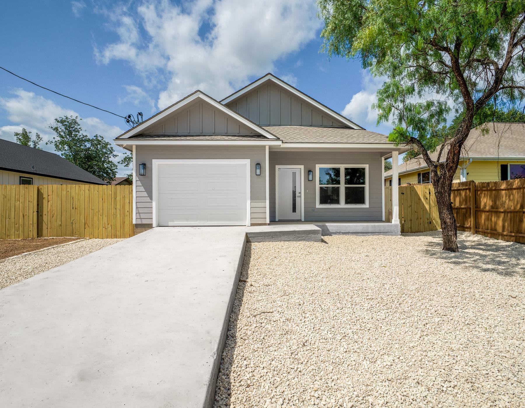 147 W Pine Dr, Granite Shoals, TX 78654