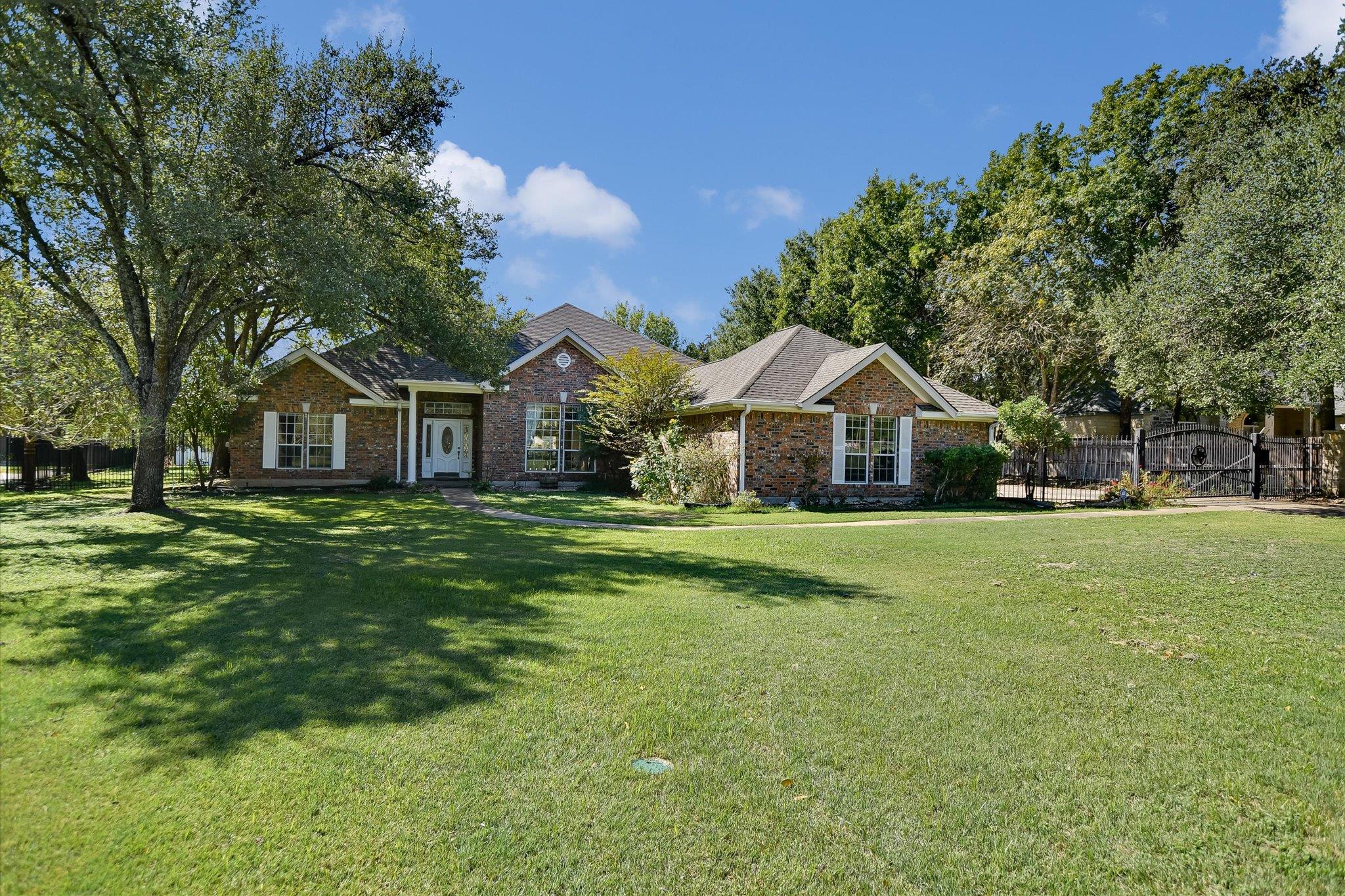 2114 Live Oak Cir, Round Rock, TX 78681