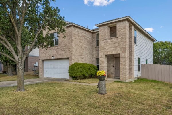 111 Burnet Forest Cv, Elgin