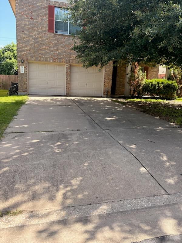 408 Mossy Rock Dr, Hutto, TX 78634