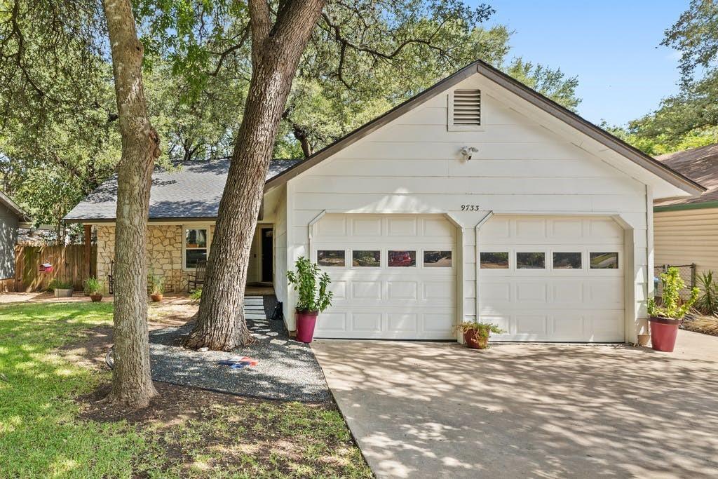 9733 Anderson Village Dr, Austin, TX 78729