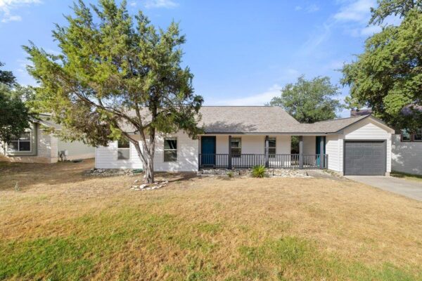 604 Whispering Hollow Cir, Point Venture