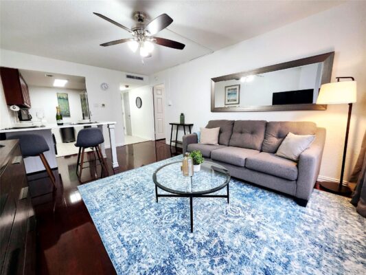 1800 Lavaca St #102, Austin