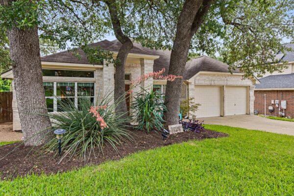 1909 Holly Hill Dr, Leander