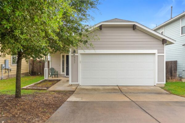 557 Twisted Oaks Ln, Buda