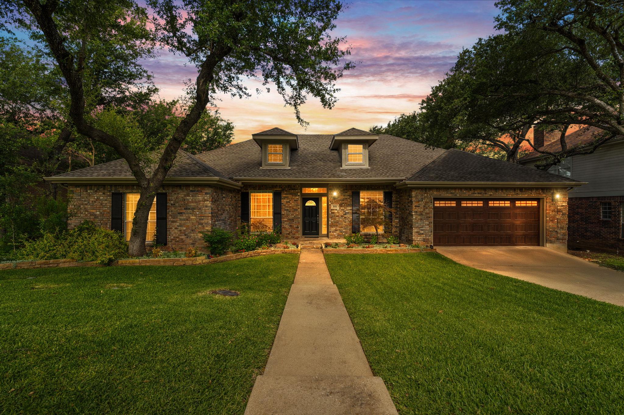 305 Riverview Dr, Georgetown, TX 78628