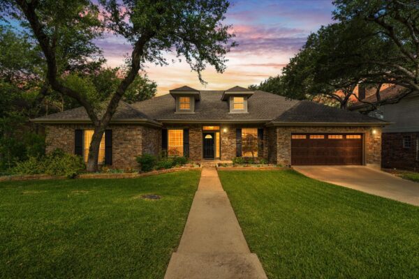 305 Riverview Dr, Georgetown