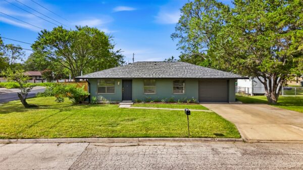 609 Magnolia St, Bastrop