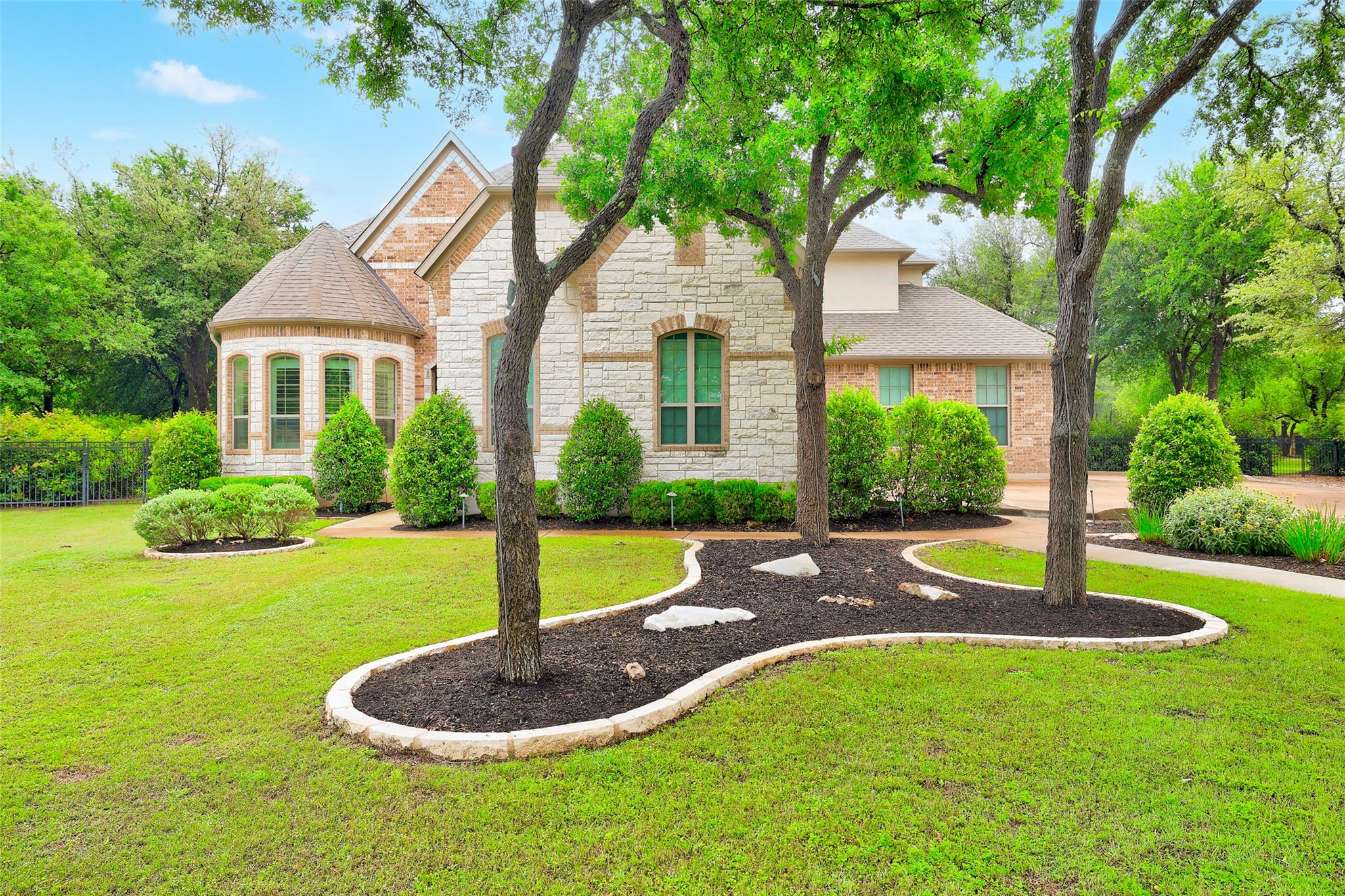 213 Vista Ln, Georgetown, TX 78633