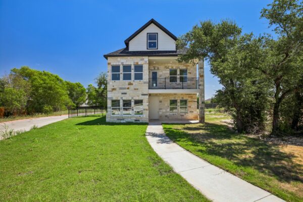 1301 Low Branch Ln #9, Leander