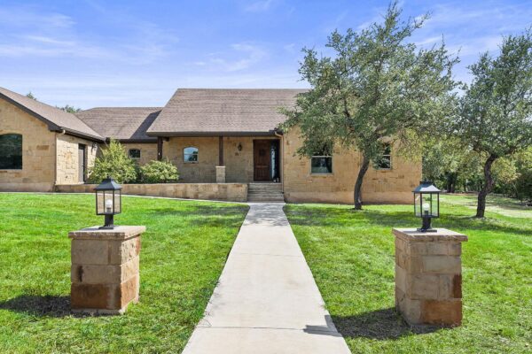 103 Creekside Trl, Spicewood