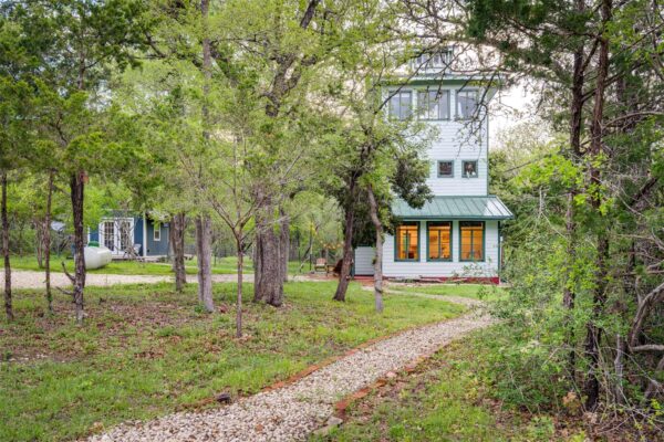 112 Boulder Ln, Manor