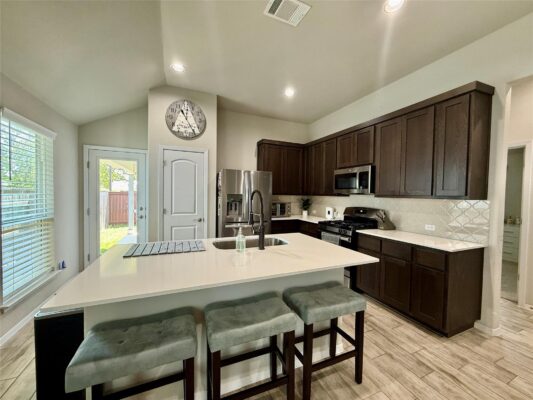 144 Riverhill Dr, Georgetown