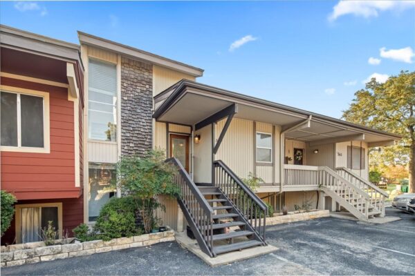 559 Demarett Dr, Point Venture