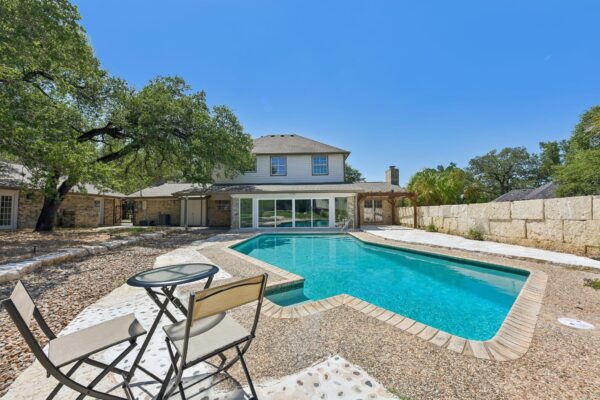 1915 Oak Forest Dr, Round Rock