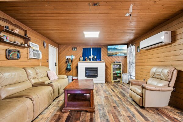 126 Market St, Bastrop