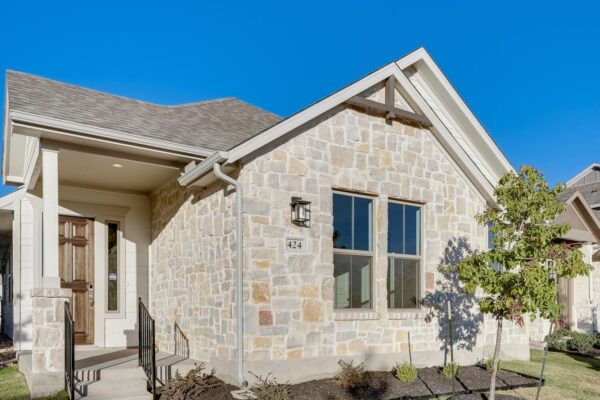 424 Burlington Dr, Buda