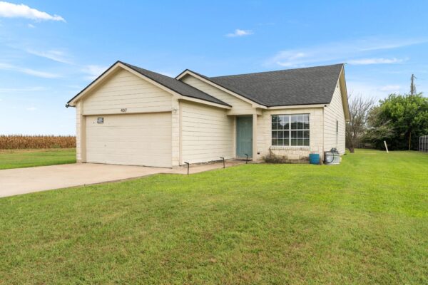 407 E Pietzsch St, Bartlett