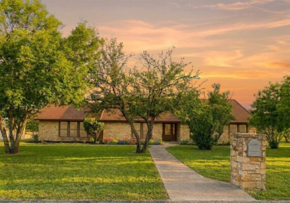 308 Ashwood Ln, Georgetown