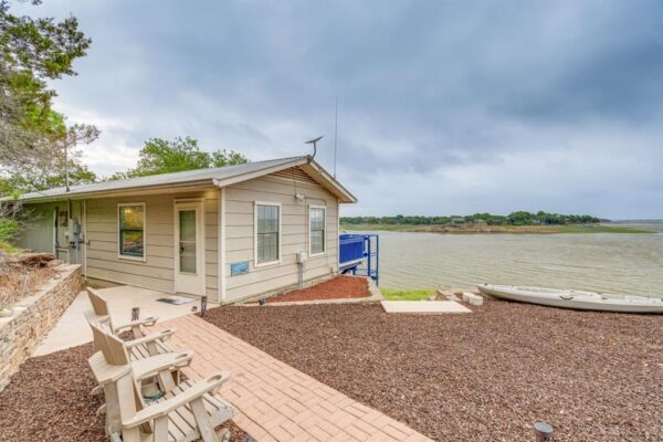 603 Waterway Ln, Burnet