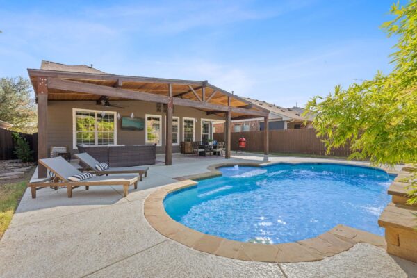 1209 Alpine Mountain Dr, Leander