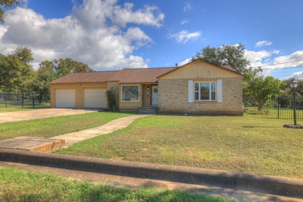 800 N Bishop St, San Marcos