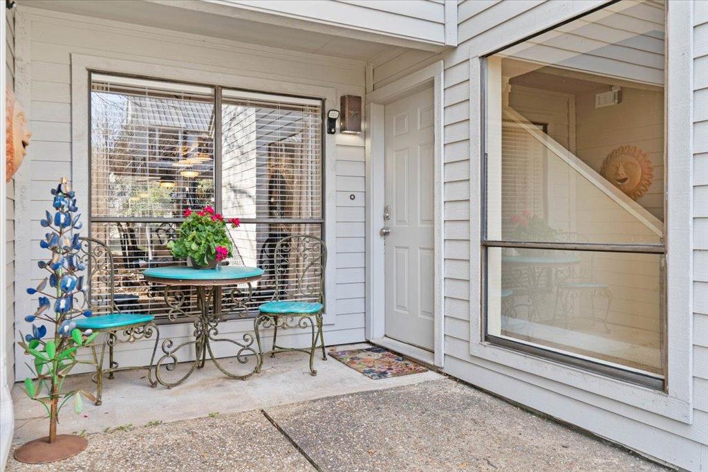 176 World Of Tennis Sq, Lakeway