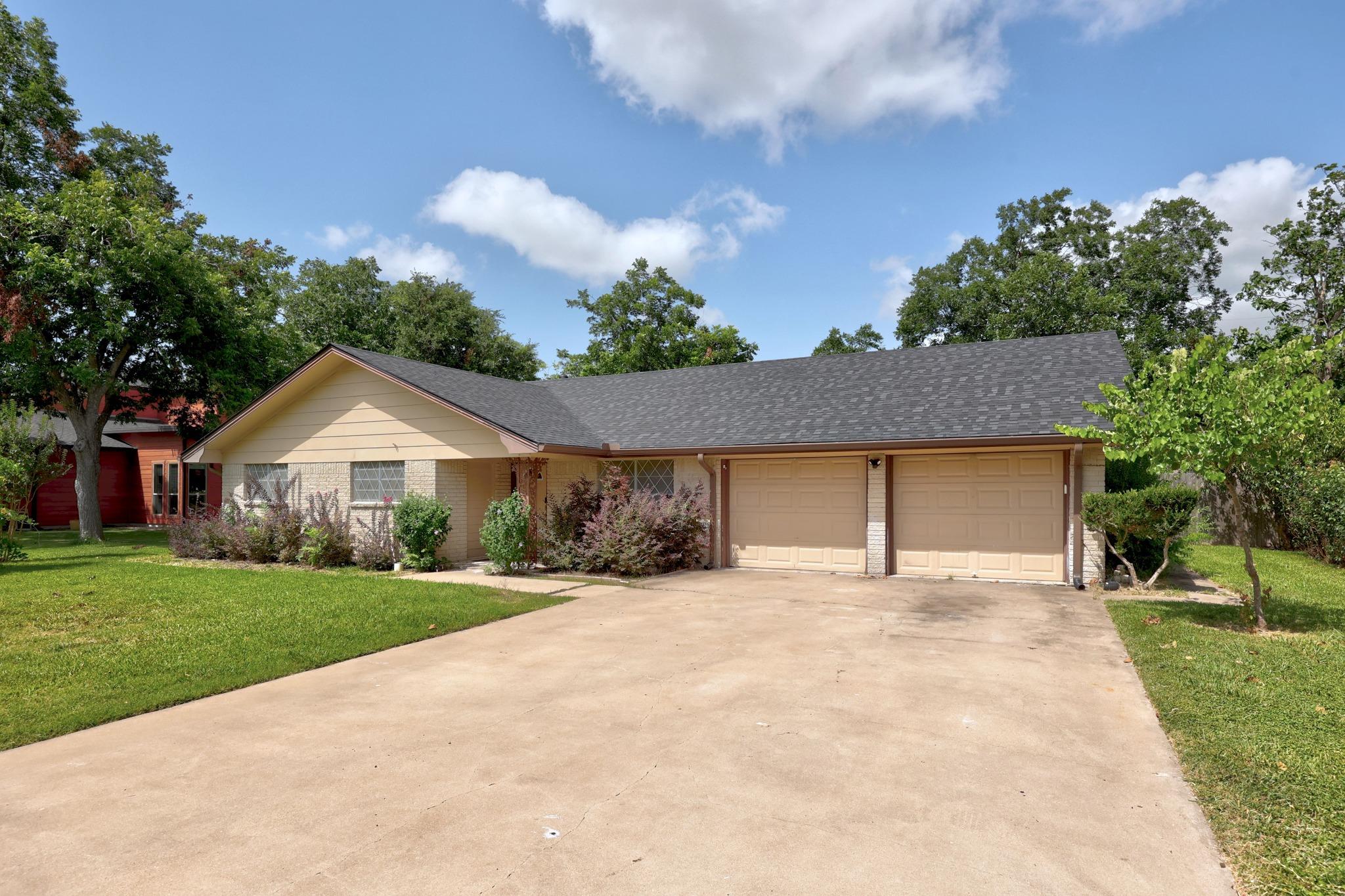 2305 Lathan Ln, Taylor, TX 76574