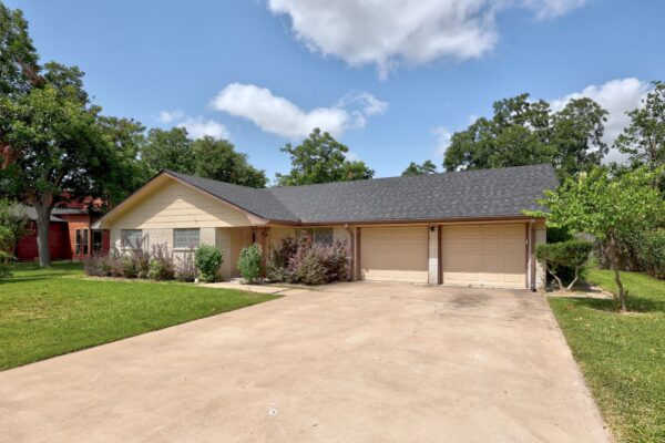 2305 Lathan Ln, Taylor
