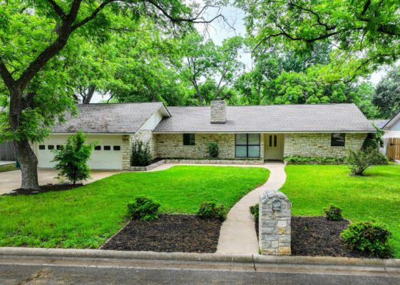 303 Stewart St, Meadowlakes