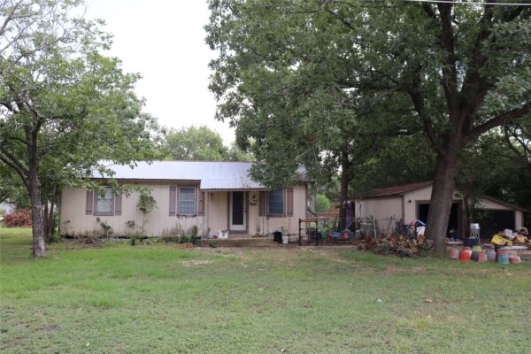706 W Live Oak St, Lockhart