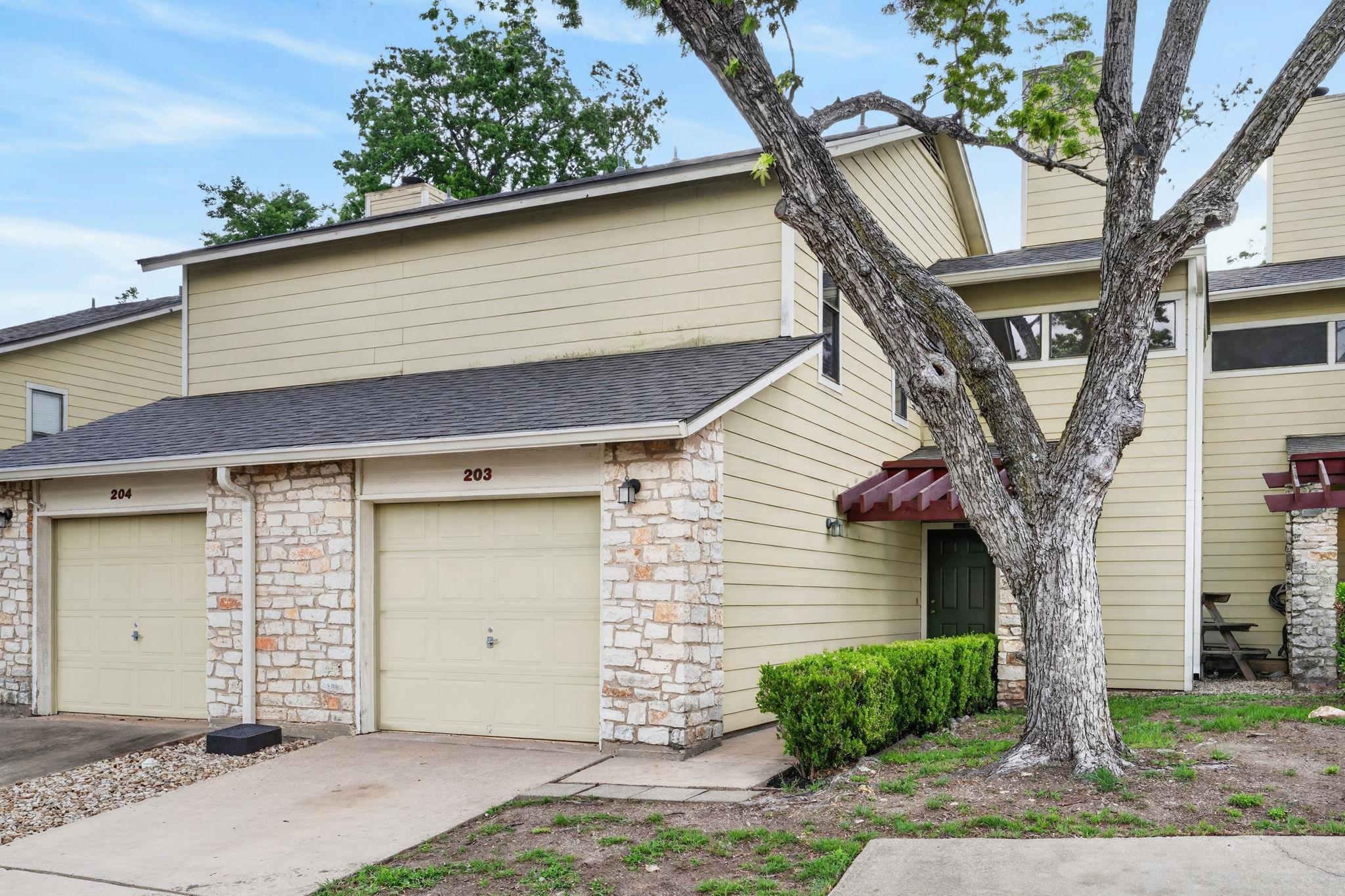 512 Eberhart Ln #203, Austin, TX 78745