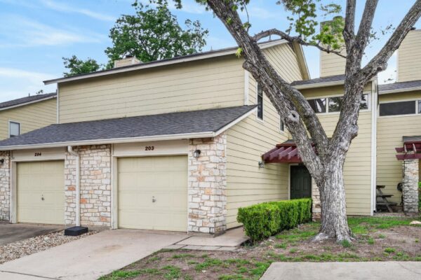 512 Eberhart Ln #203, Austin
