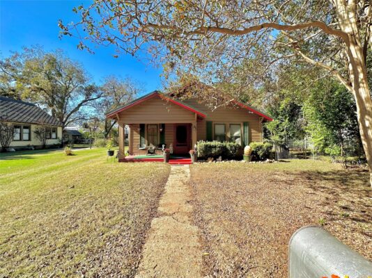 405 Mills St, Smithville