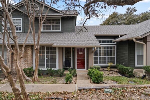 1015 E Yager Ln #18, Austin