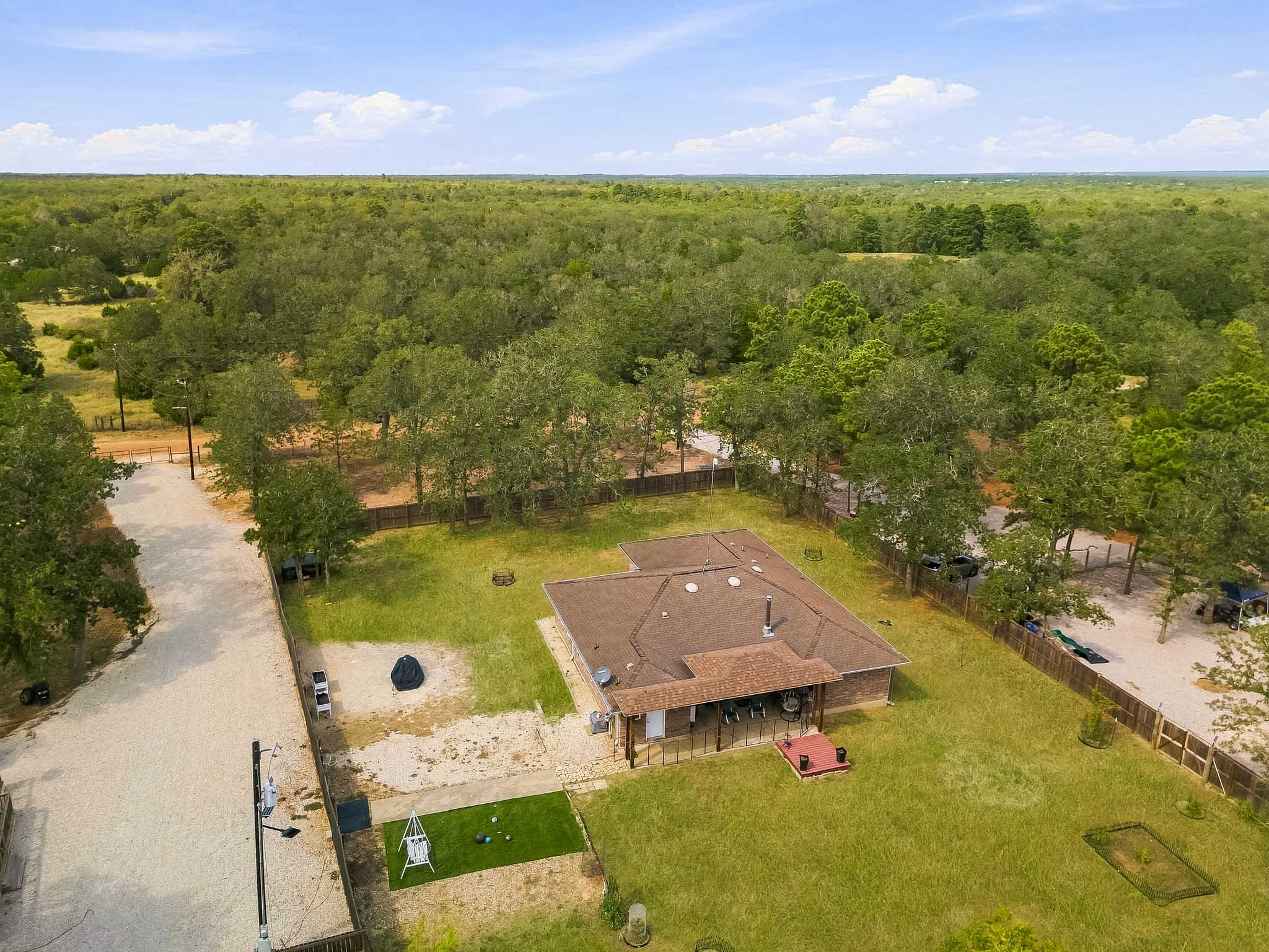 107 Turner Ln, Paige, TX 78659